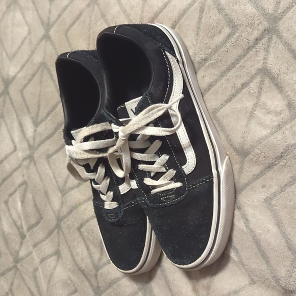 Vans Old Skool low-top sneakers in black canvas and suede with a white side stri - Picture 2 of 8